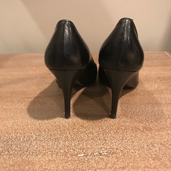 Stuart Weizmann Pumps - Picture 3 of 3